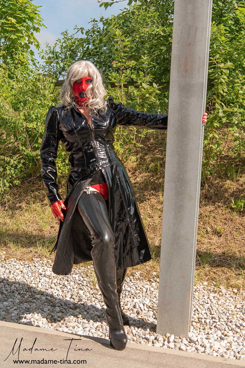 Preview Video In latex at the backyard | Madame Tina